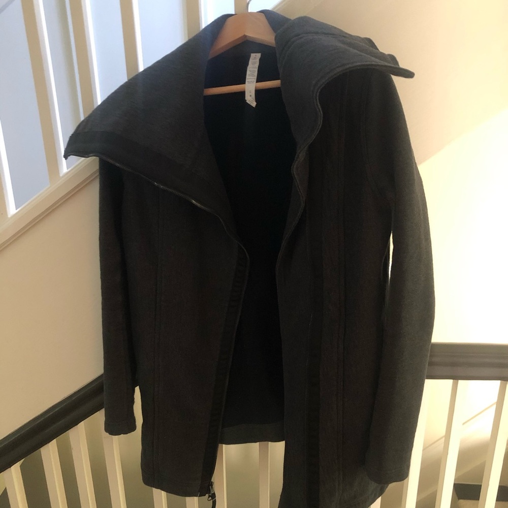 Lululemon dark grey jacket / sweater